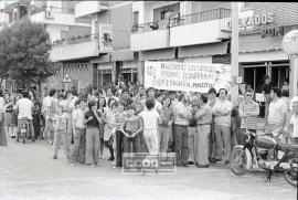 Manifestación vecinal pidiendo un semáforo en la confluencia de las calles Manuel Arellano y Pr...