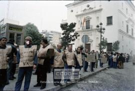 Concentración de trabajadores de las empresas auxiliares de Astillero protagonistas de un encierro