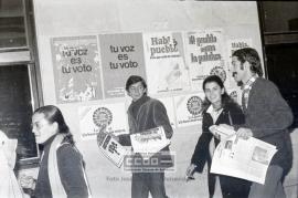 Venta del periódico Mundo Obrero por las calles de Sevilla – 07