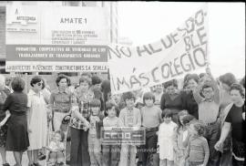 Manifestación de madres en el barrio Amate pidiendo colegios – 03