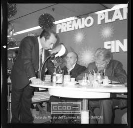 Jorge Semprún firmando libros en Galerías Preciados y fotos de la tienda