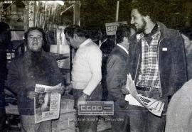 Venta del periódico Mundo Obrero por las calles de Sevilla – 18