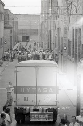 Concentración de trabajadores de Hytasa en la puerta de la fábrica