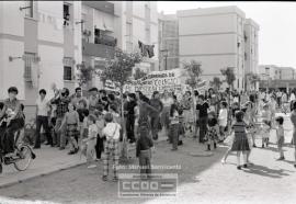 Manifestación pidiendo más colegios – Foto 12