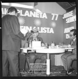 Jorge Semprún firmando libros en Galerías Preciados y fotos de la tienda
