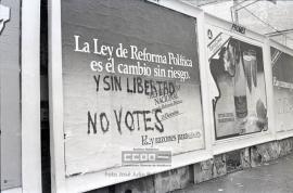 Carteles y pintadas del Referendum Nacional sobre la reforma política – 19