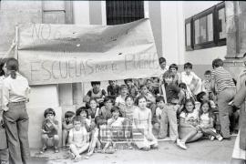 Concentración ante el Ayuntamiento exigiendo escuelas públicas – 08