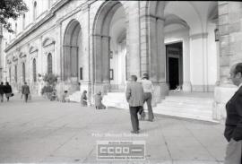 Limpiadoras en la fachada del Ayuntamiento de Sevilla – Foto 3