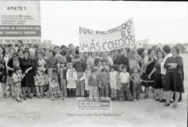 Manifestación de madres en el barrio Amate pidiendo colegios – 04