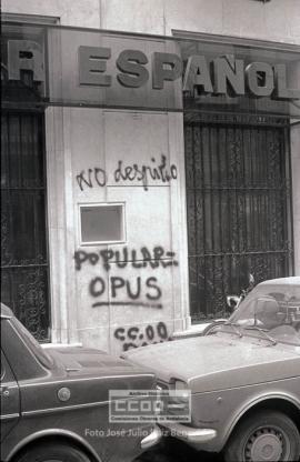 Pintadas en el Banco Popular Español en contra de los despidos y el OPUS – 04