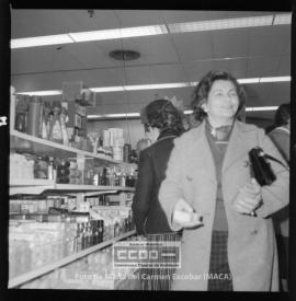 Jorge Semprún firmando libros en Galerías Preciados y fotos de la tienda