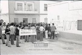 Manifestación contra el paro en el barrio del Cerro del Águila – 19