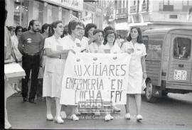 Marcha de las auxiliares de clínica reivindicando su equiparación a FP1