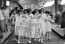 Marcha de las auxiliares de clínica reivindicando su equiparación a FP1