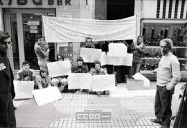 Protesta de parados de Catunambú en la calle Sierpes – Foto 10