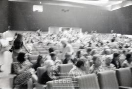 Mujeres en Salón de actos – Foto 8