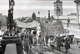 Manifestación de mujeres en solidaridad con compañeros de empresas en crisis - Foto 05