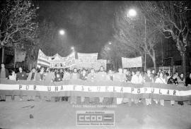 Manifestación por &quot;una escuela popular&quot; – Foto 4