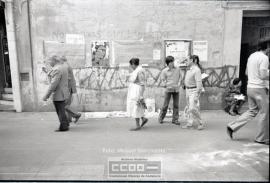 Colectivo de Parados en la calle vendiendo periódicos y materiales solidarios – Foto 6