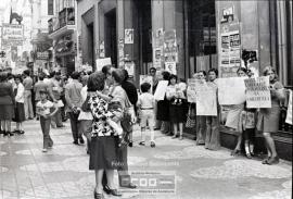 Protesta de vecinos de La Corchuela por calle Sierpes – Foto 4