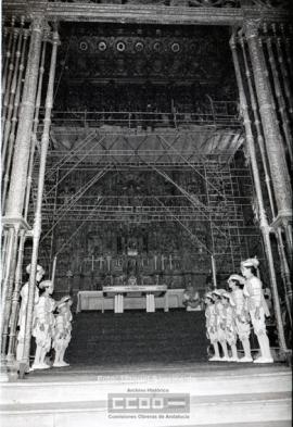 Seises bailando en la Catedral de Sevilla – Foto 8