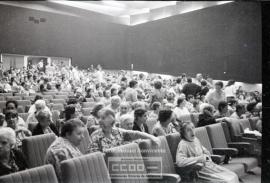 Mujeres en Salón de actos – Foto 3