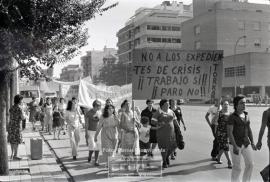 Manifestación de mujeres en solidaridad con compañeros de empresas en crisis - Foto 10