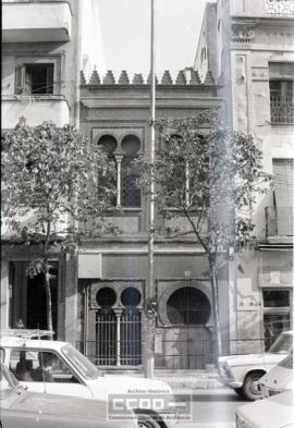 Calles de Sevilla con carteles – Foto 10