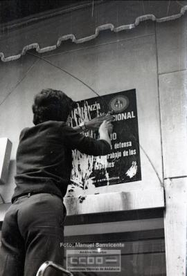 Retirada de carteles de Fuerza Nueva de los comercios – Foto 5
