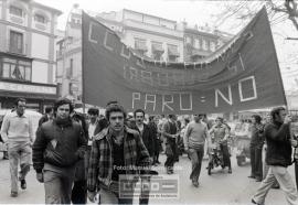 Manifestación de trabajadores de Fuentes de Andalucía contra el paro – Foto 1
