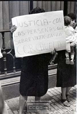Protesta de vecinos de La Corchuela por calle Sierpes – Foto 5
