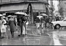 Día de lluvia en las calles de Sevilla - Foto 09