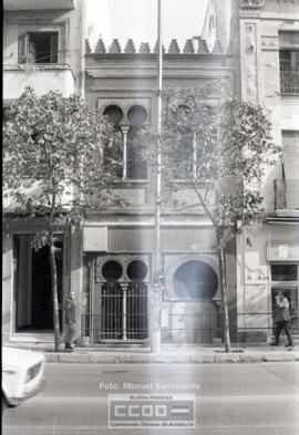 Calles de Sevilla con carteles – Foto 9