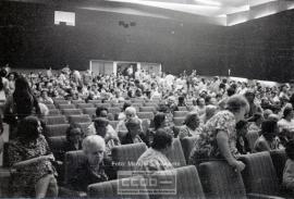 Mujeres en Salón de actos – Foto 5