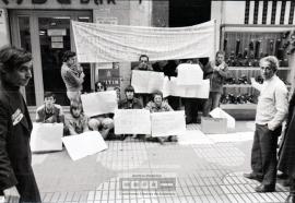 Protesta de parados de Catunambú en la calle Sierpes – Foto 8